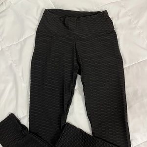 Black leggings with scrunched butt SIZE SMALL